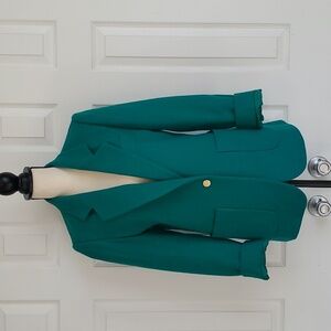 JH Collectibles single breasted lined with breast and hip pocket and wool blazer